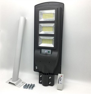 Napenergiával működő LED utcai lámpák